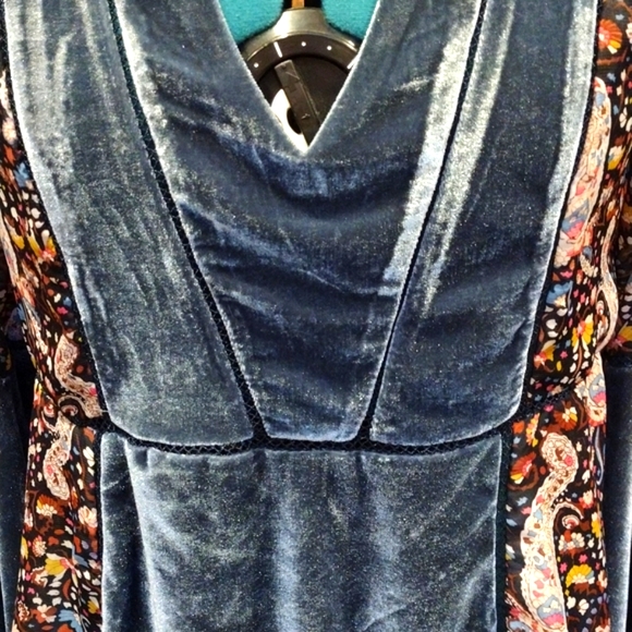 🔥POL Velour and Sheer Paisley Tunic With Bell Sleeves - Picture 12 of 17